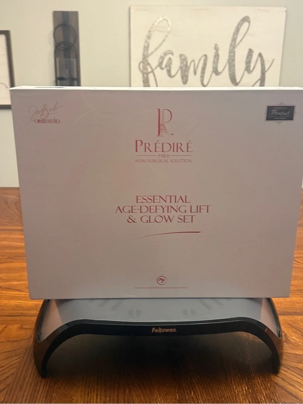 Essential Age-Defying Lift & Glow Set - White